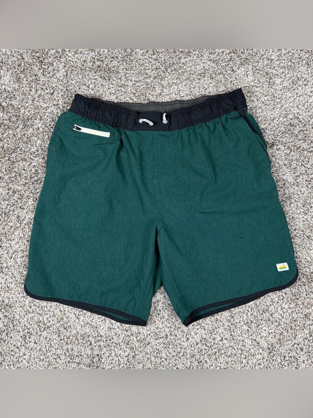 Sz Large Men’s Vuori Banks Unlined Athletic “V” Cycled Performance Shorts Green